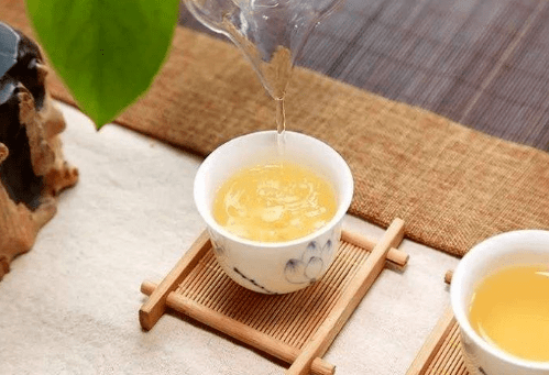 柠檬泡普洱茶的功效与作用有哪些